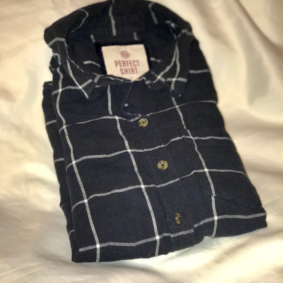 The perfect shirt size Small - Picture 2 of 4